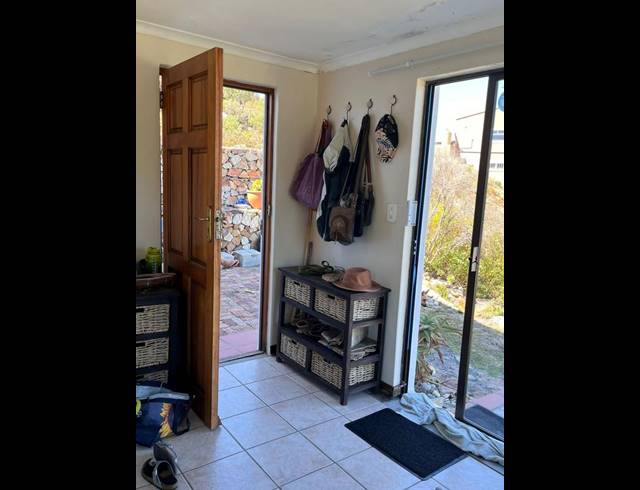 1 BEDROOM PROPERTY TO RENT IN GLEN MARINE